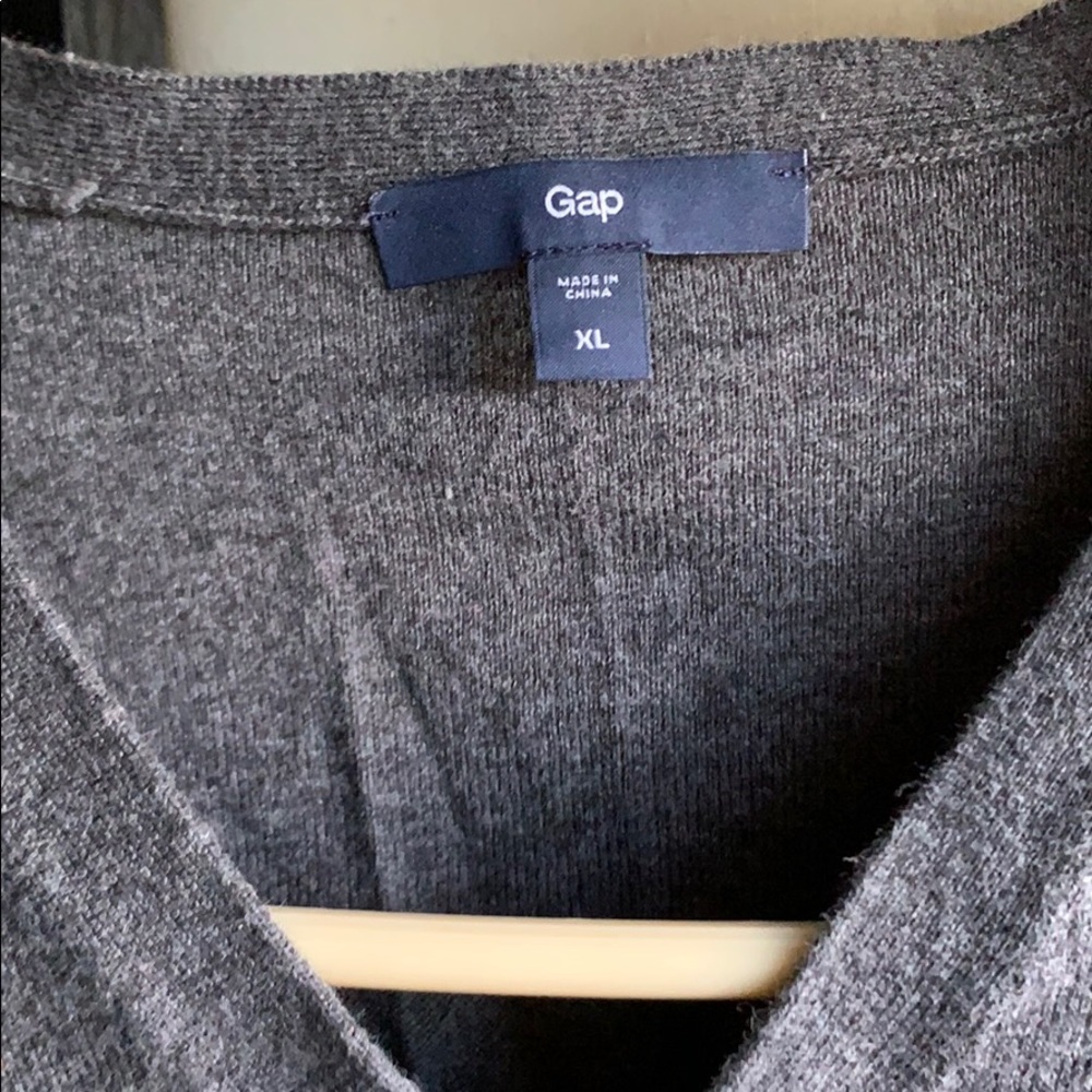A gap men’s long sleeves shirt